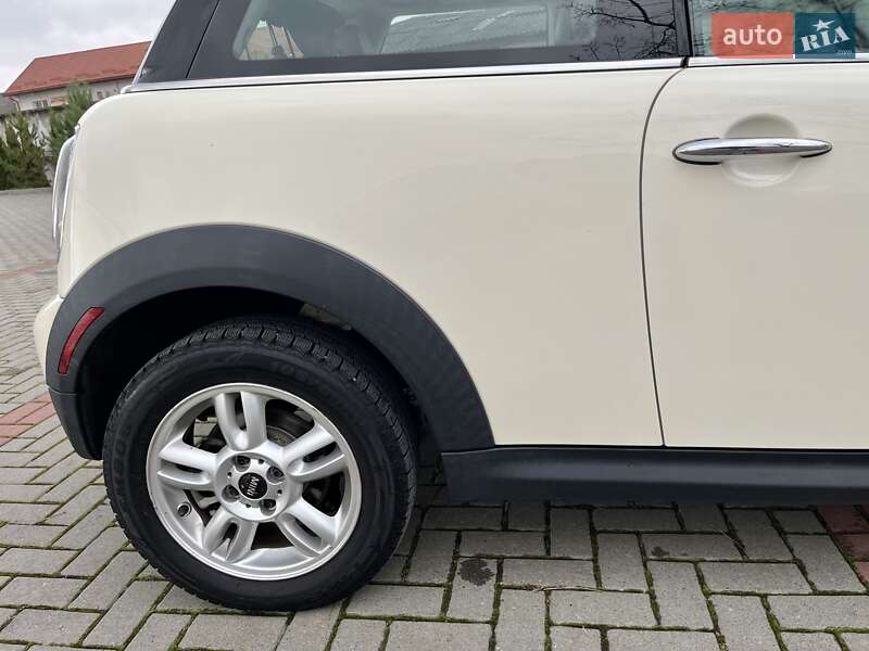 Хэтчбек MINI Cooper 2011 в Золочеве