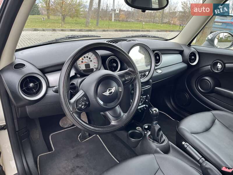Хэтчбек MINI Cooper 2011 в Золочеве