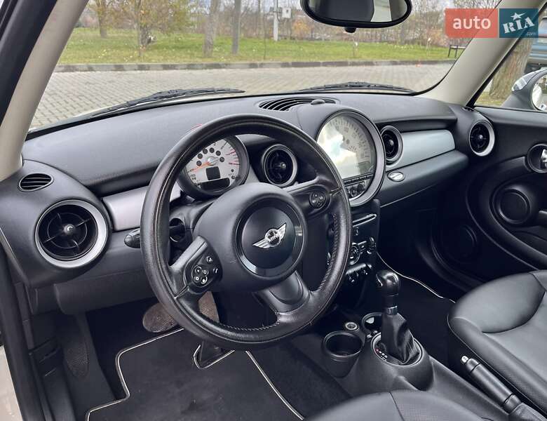 Хэтчбек MINI Cooper 2011 в Золочеве