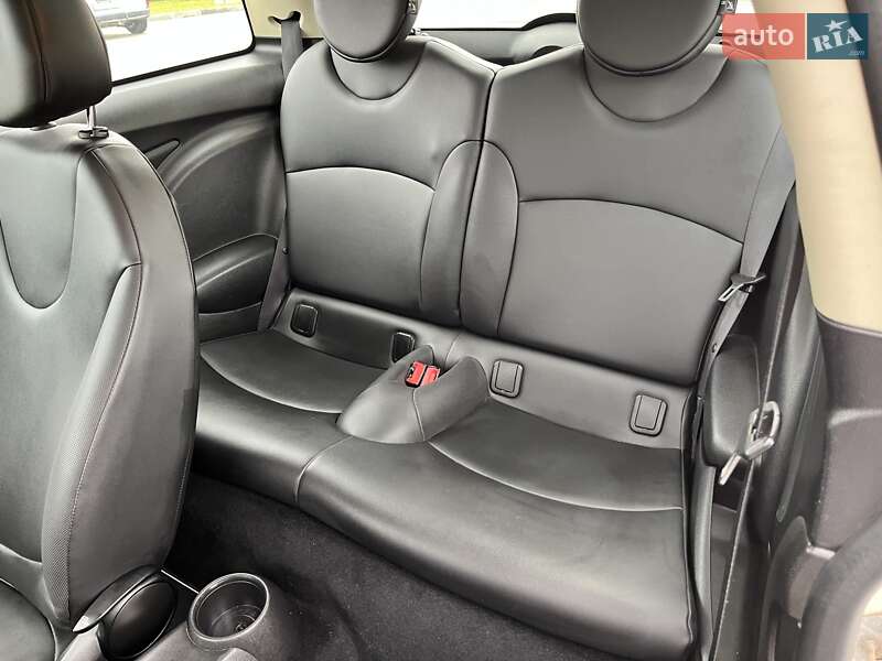 Хэтчбек MINI Cooper 2011 в Золочеве