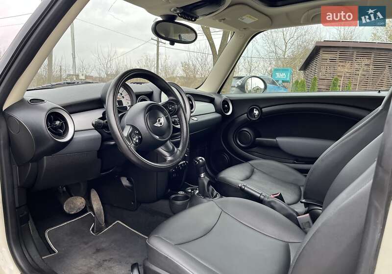 Хэтчбек MINI Cooper 2011 в Золочеве
