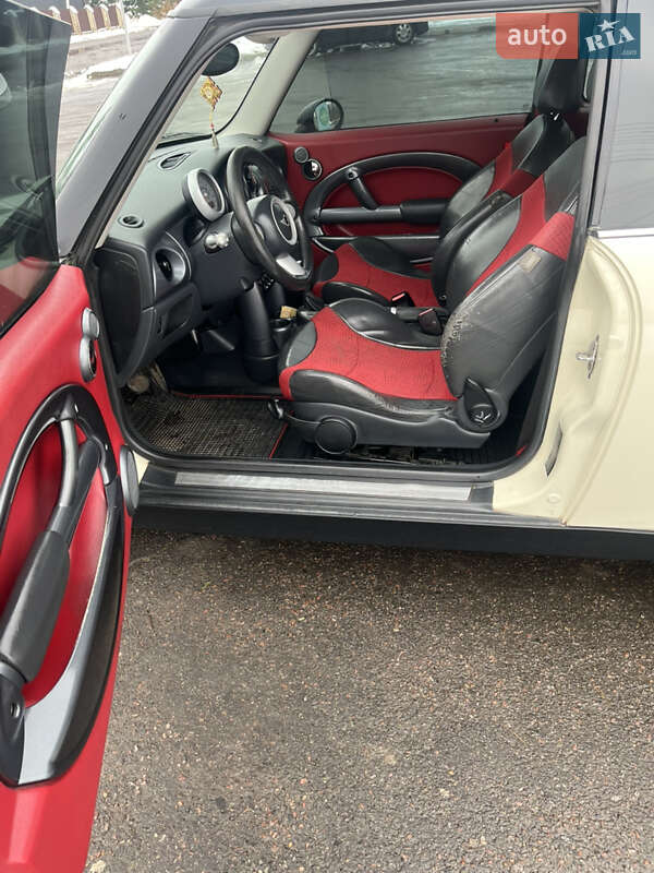 Хэтчбек MINI Cooper 2004 в Городке