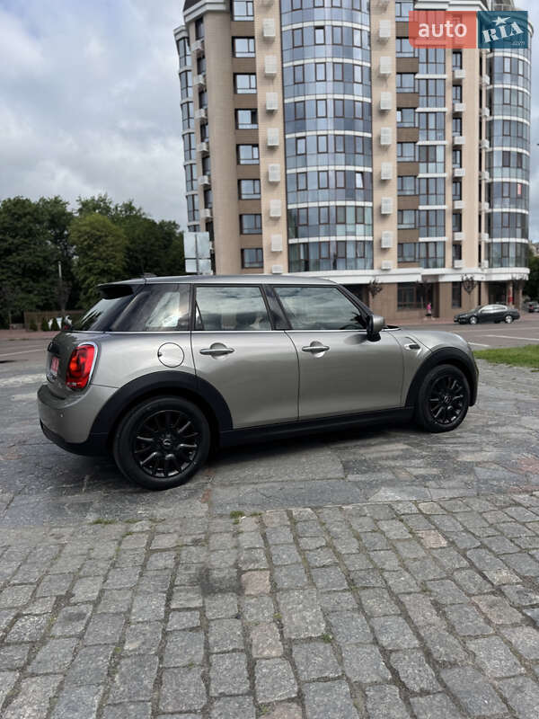 Хэтчбек MINI Cooper 2019 в Кременчуге фото 3 Хэтчбек MINI Cooper 2019 в Кременчуге
