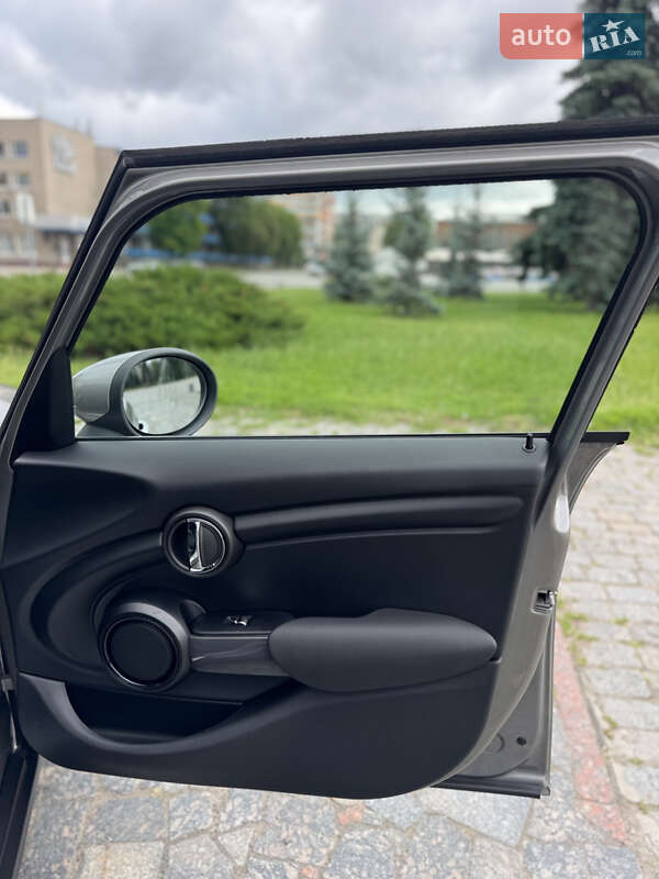 Хэтчбек MINI Cooper 2019 в Кременчуге фото 16 Хэтчбек MINI Cooper 2019 в Кременчуге