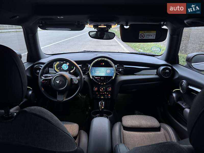 Хетчбек MINI Cooper 2021 в Ромнах