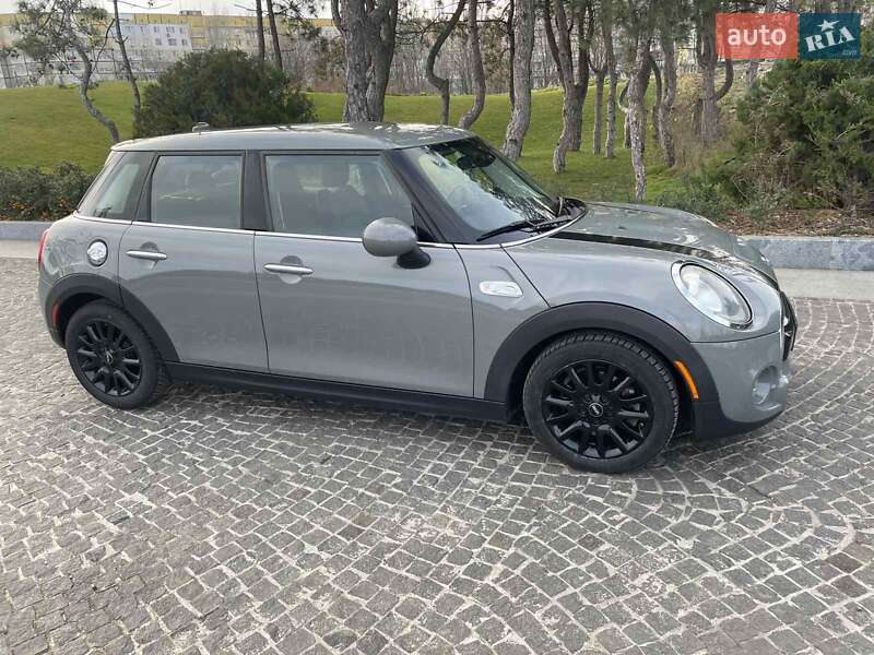 Хетчбек MINI Cooper 2018 в Дніпрі фото Хетчбек MINI Cooper 2018 в Дніпрі