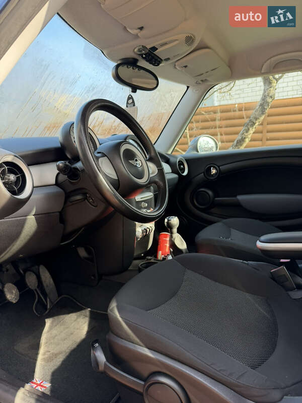 Хэтчбек MINI Cooper 2008 в Гайвороне фото 9 Хэтчбек MINI Cooper 2008 в Гайвороне