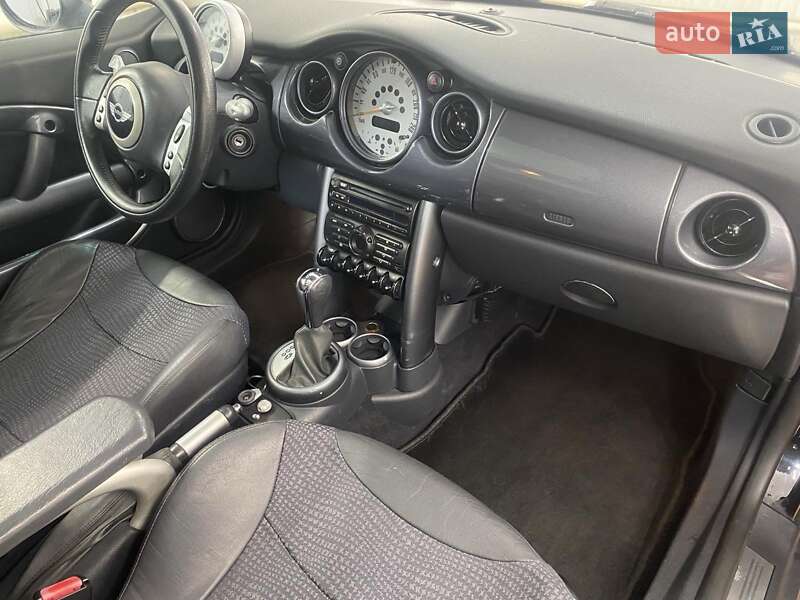 Хэтчбек MINI Cooper 2004 в Бородянке
