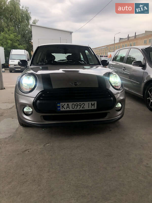 Хэтчбек MINI Cooper 2016 в Киеве