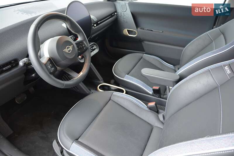Хэтчбек MINI Cooper 2024 в Киеве