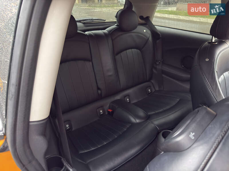 Хэтчбек MINI Cooper 2016 в Киеве