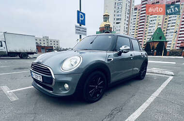 Хэтчбек MINI Cooper 2016 в Броварах