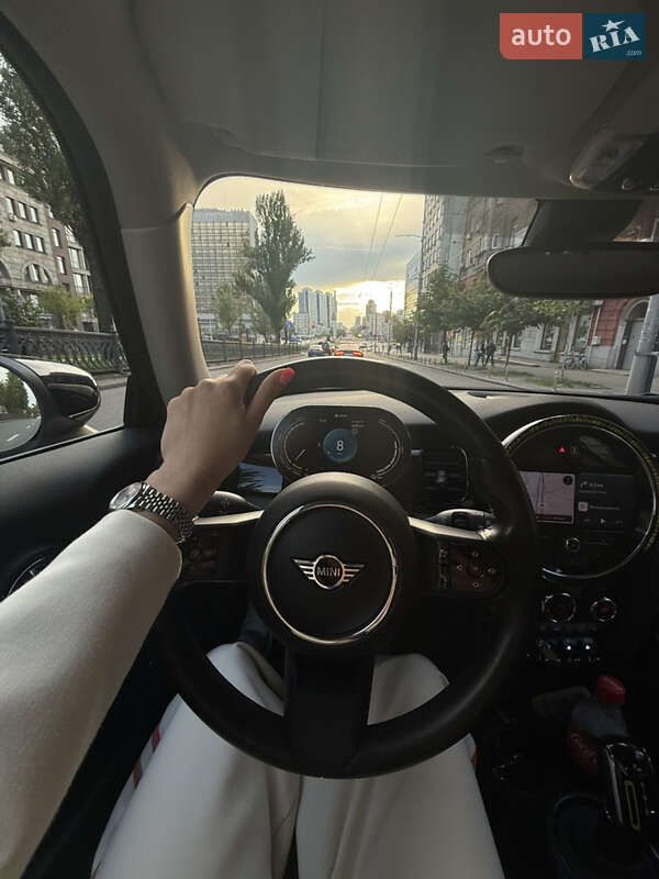 Хэтчбек MINI Cooper 2022 в Киеве
