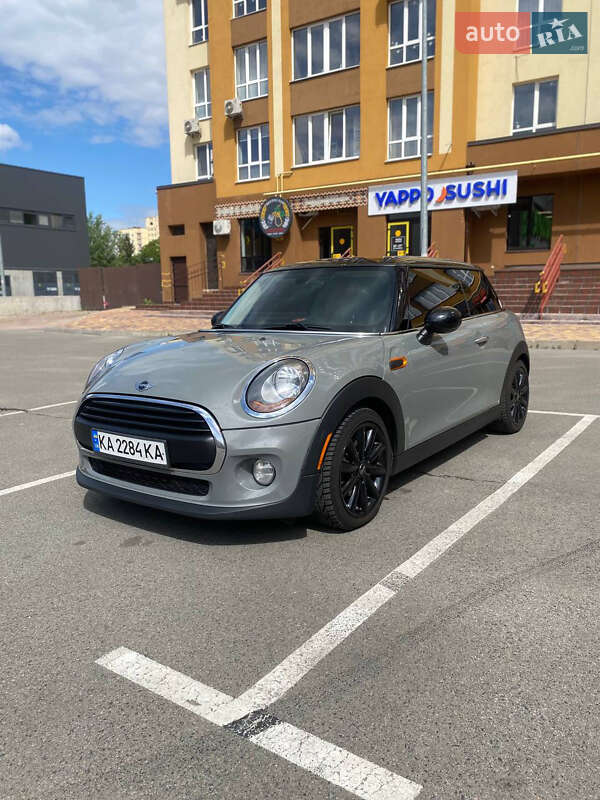 Хэтчбек MINI Cooper 2015 в Петропавловской Борщаговке