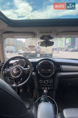 Хэтчбек MINI Cooper 2015 в Петропавловской Борщаговке