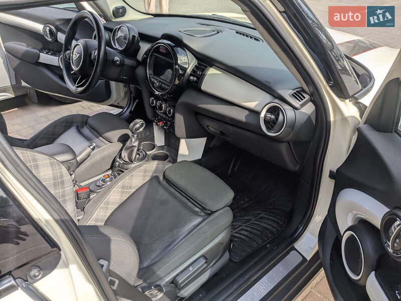 Хэтчбек MINI Cooper 2015 в Киеве