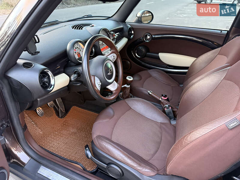 Хэтчбек MINI Cooper 2008 в Ладыжине