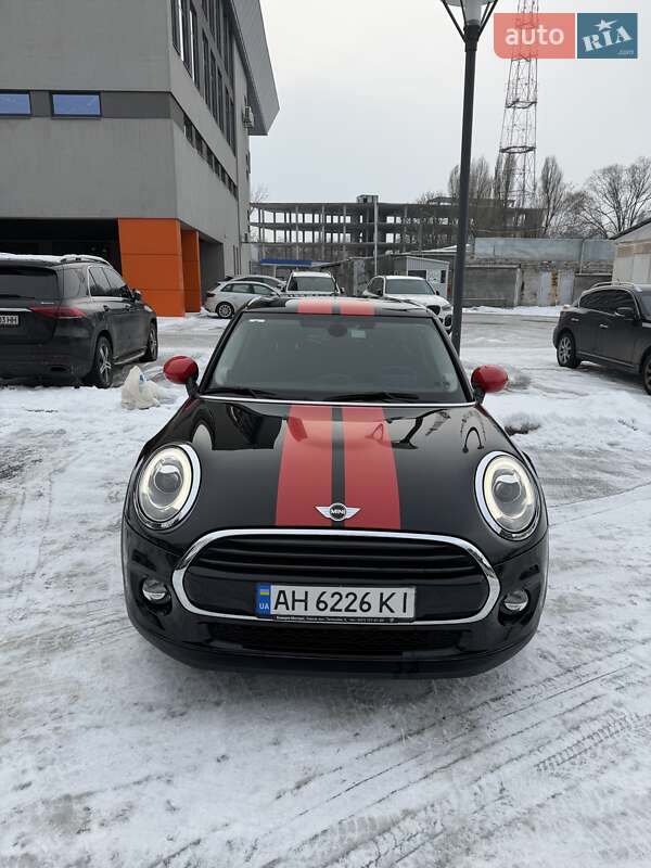 Хэтчбек MINI Cooper 2016 в Днепре