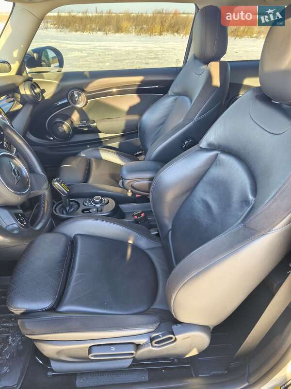 Хэтчбек MINI Cooper 2021 в Коростене