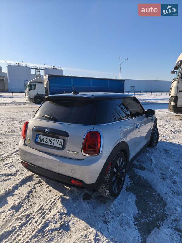 Хэтчбек MINI Cooper 2021 в Коростене