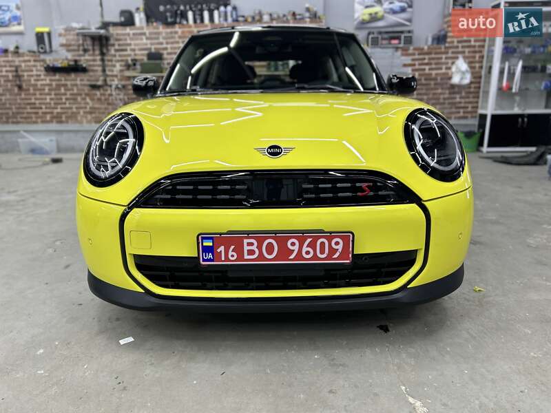 Хэтчбек MINI Cooper 2024 в Львове
