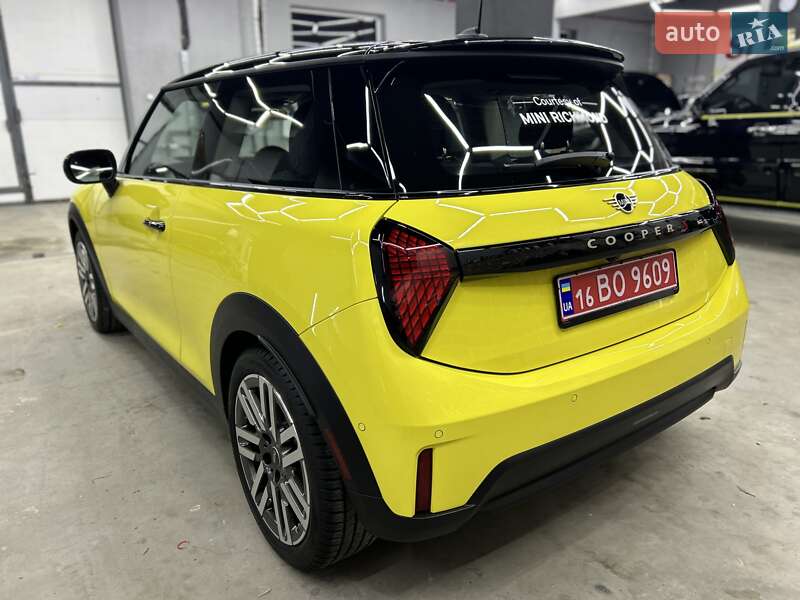 Хэтчбек MINI Cooper 2024 в Львове