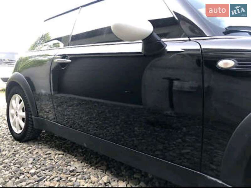 Хетчбек MINI Cooper 2001 в Чернівцях