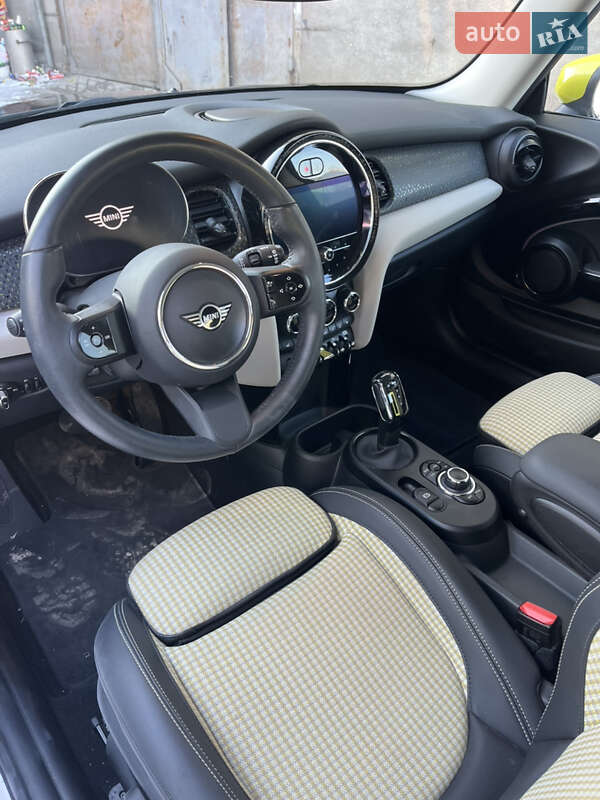 Хэтчбек MINI Cooper 2023 в Тячеве