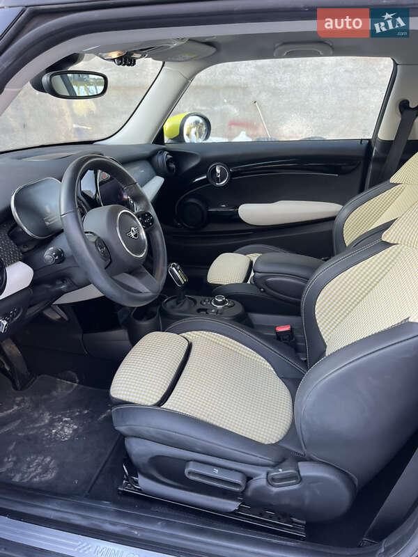 Хэтчбек MINI Cooper 2023 в Тячеве