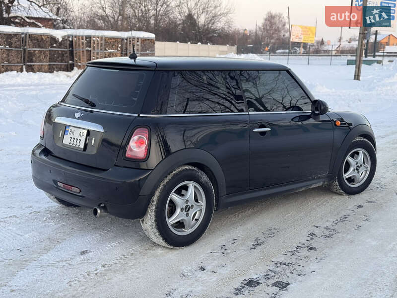 Хэтчбек MINI Cooper 2011 в Ровно