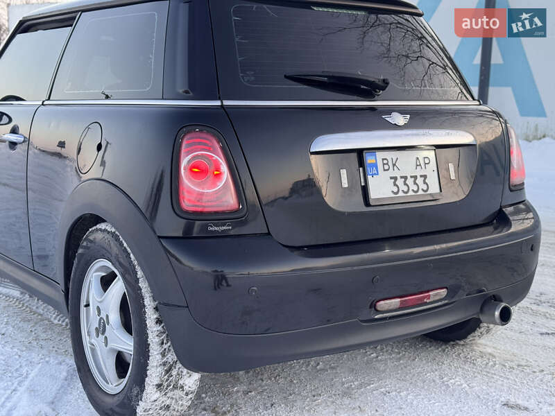 Хэтчбек MINI Cooper 2011 в Ровно