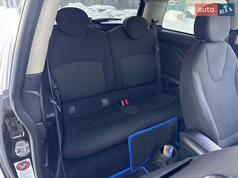 Хэтчбек MINI Cooper 2011 в Ровно