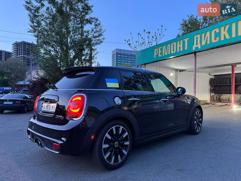 Хетчбек MINI Cooper 2017 в Києві