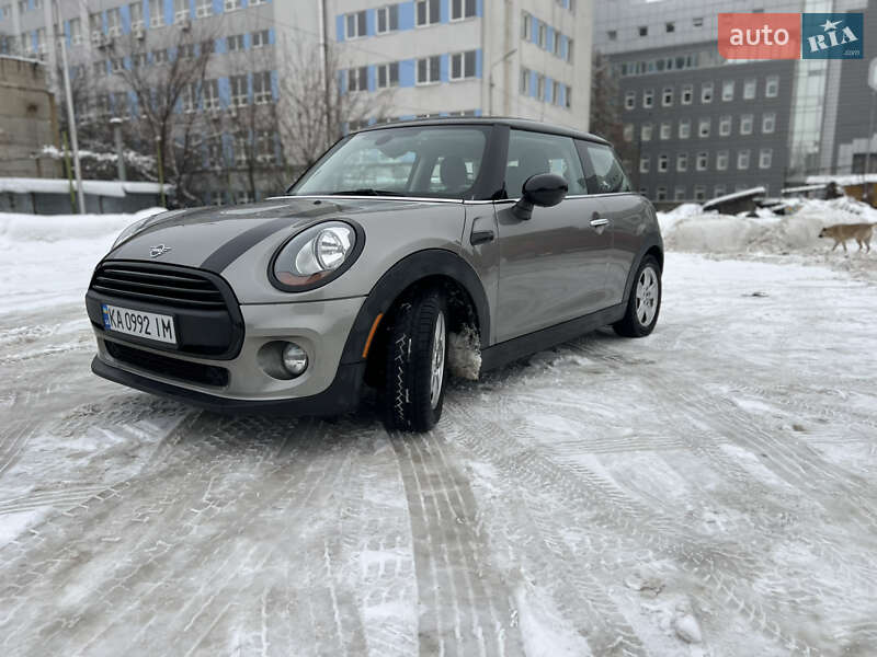 Хэтчбек MINI Cooper 2016 в Киеве