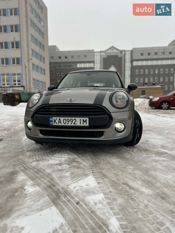 Хэтчбек MINI Cooper 2016 в Киеве