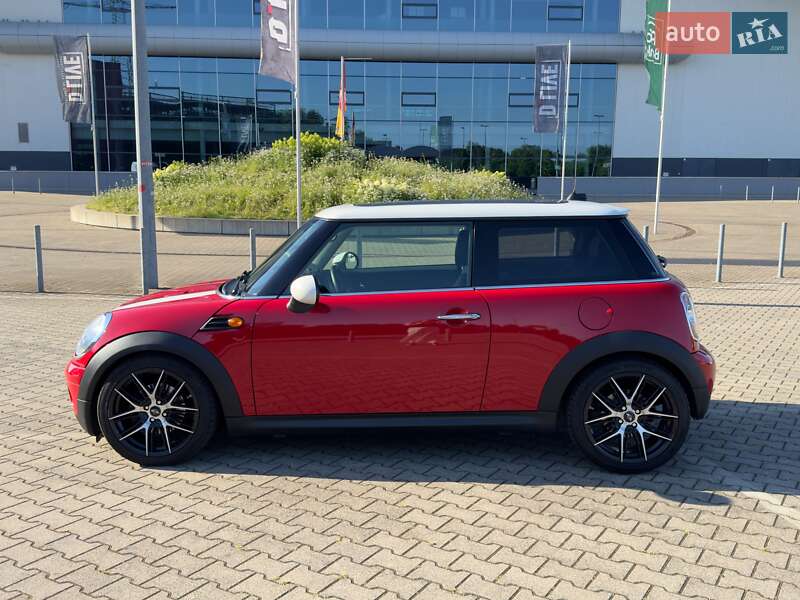 Хэтчбек MINI Cooper 2013 в Ужгороде