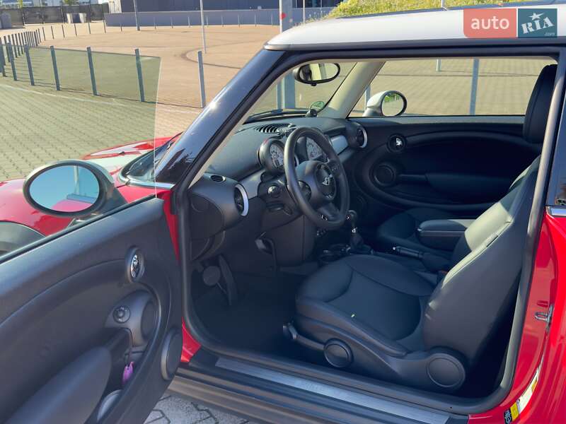 Хэтчбек MINI Cooper 2013 в Ужгороде