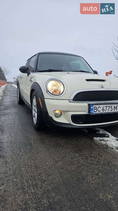Хэтчбек MINI Cooper 2010 в Львове