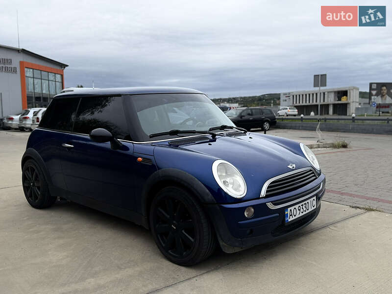 Хэтчбек MINI Cooper 2003 в Ужгороде