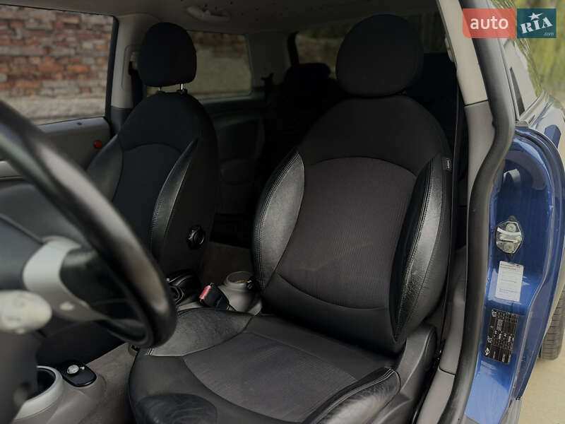 Хэтчбек MINI Cooper 2003 в Ужгороде