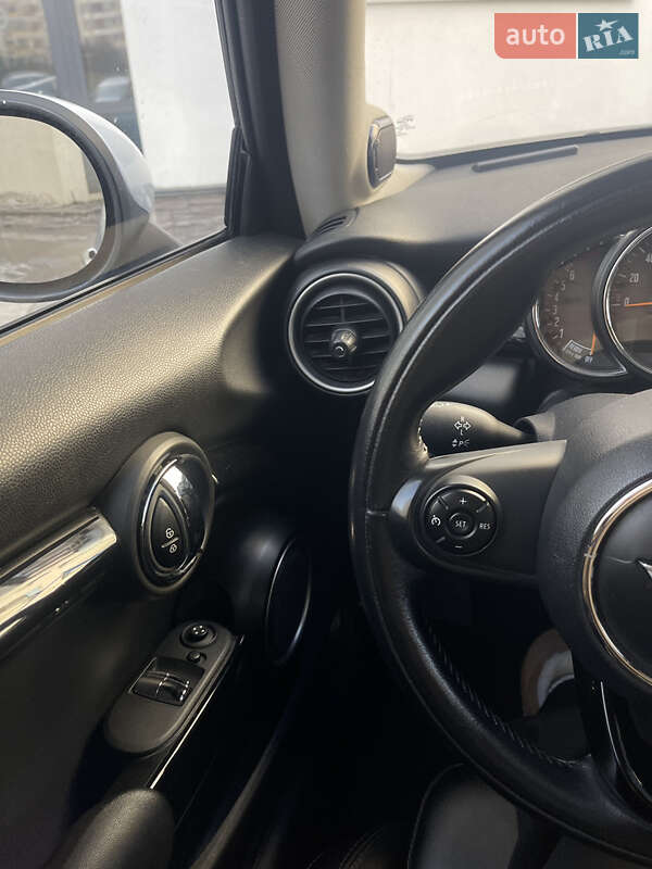 Хэтчбек MINI Cooper 2014 в Вишневом