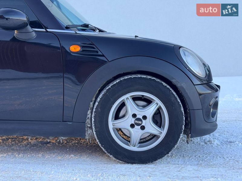 Хэтчбек MINI Cooper 2011 в Ровно