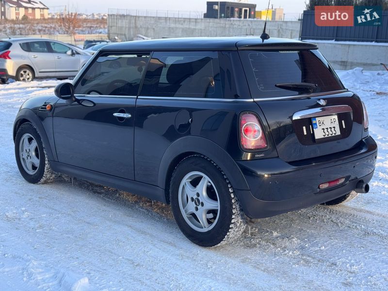 Хэтчбек MINI Cooper 2011 в Ровно