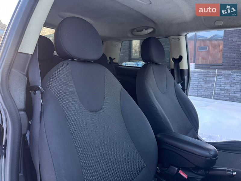 Хэтчбек MINI Cooper 2011 в Ровно