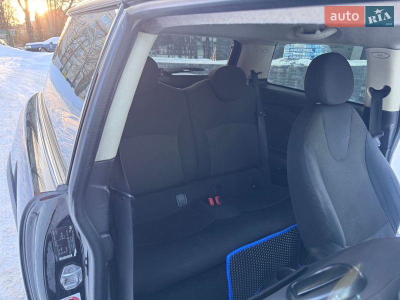Хэтчбек MINI Cooper 2011 в Ровно