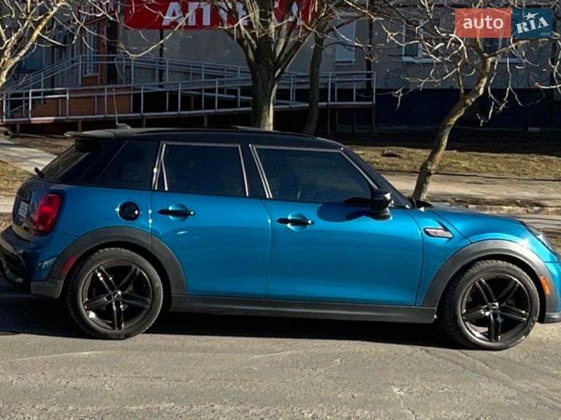Хетчбек MINI Cooper 2023 в Южноукраїнську