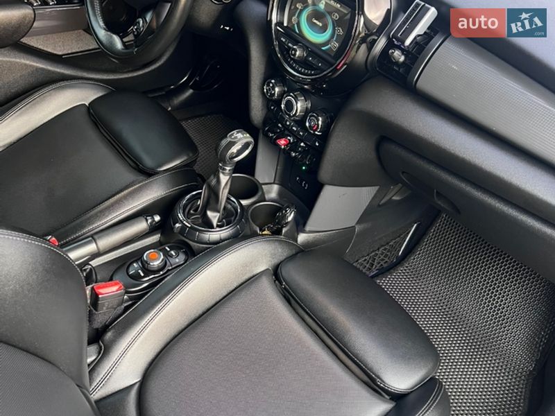 Хэтчбек MINI Cooper 2016 в Броварах