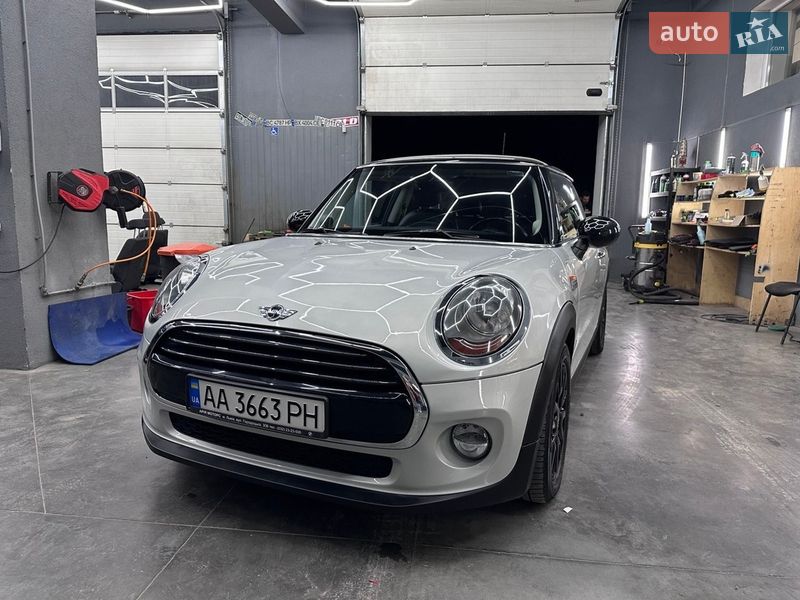 Хэтчбек MINI Cooper 2016 в Львове