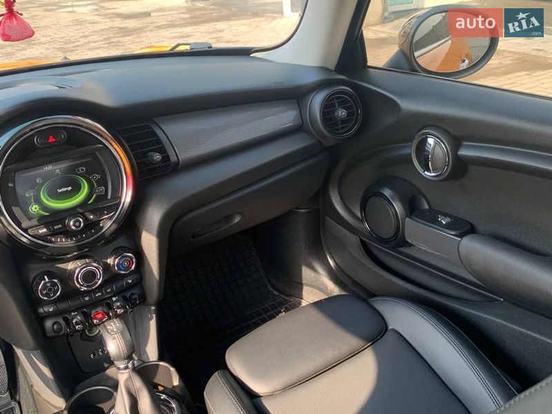 Хетчбек MINI Cooper 2016 в Новій Водолагі