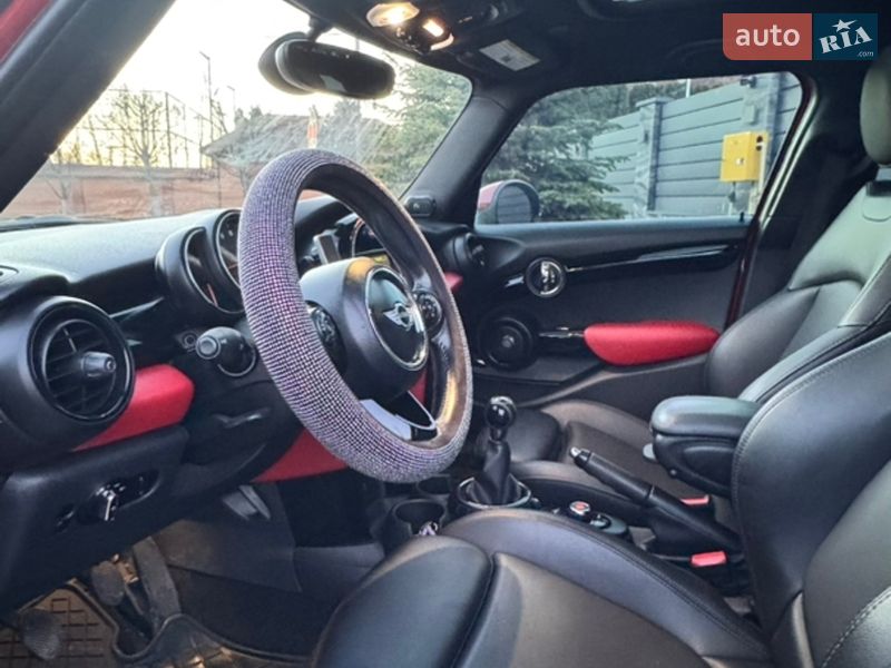 Хэтчбек MINI Cooper 2016 в Софиевской Борщаговке фото 13 Хэтчбек MINI Cooper 2016 в Софиевской Борщаговке